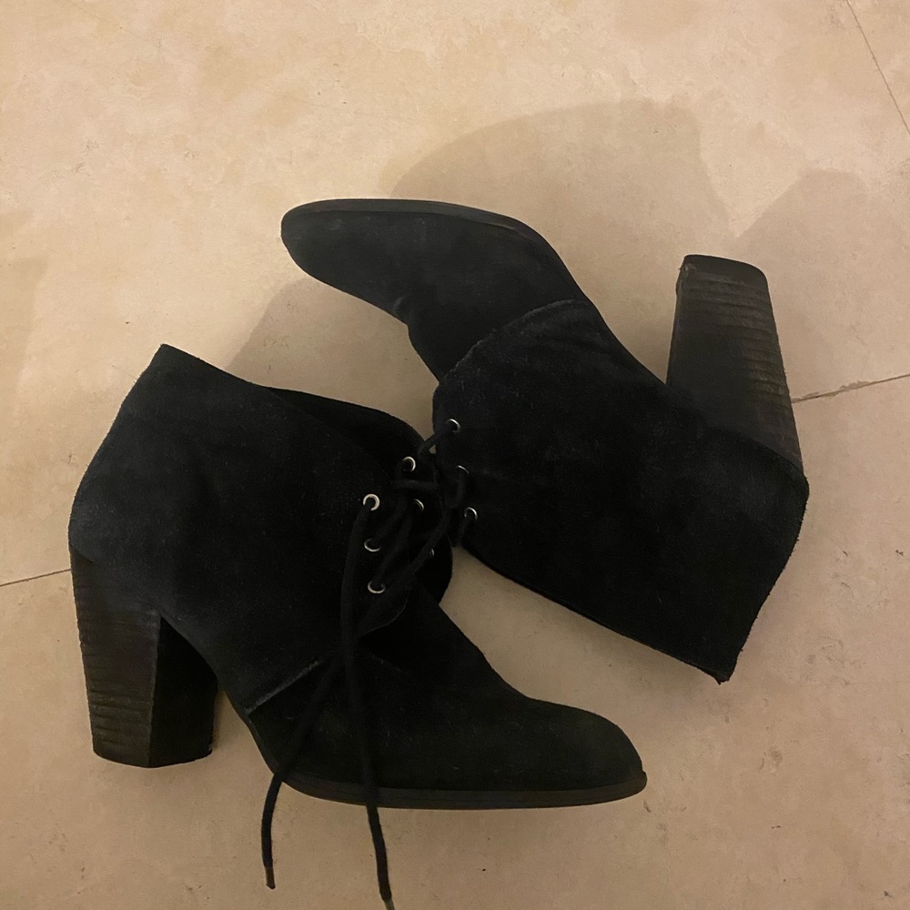 BCBGeneration black heeled booties